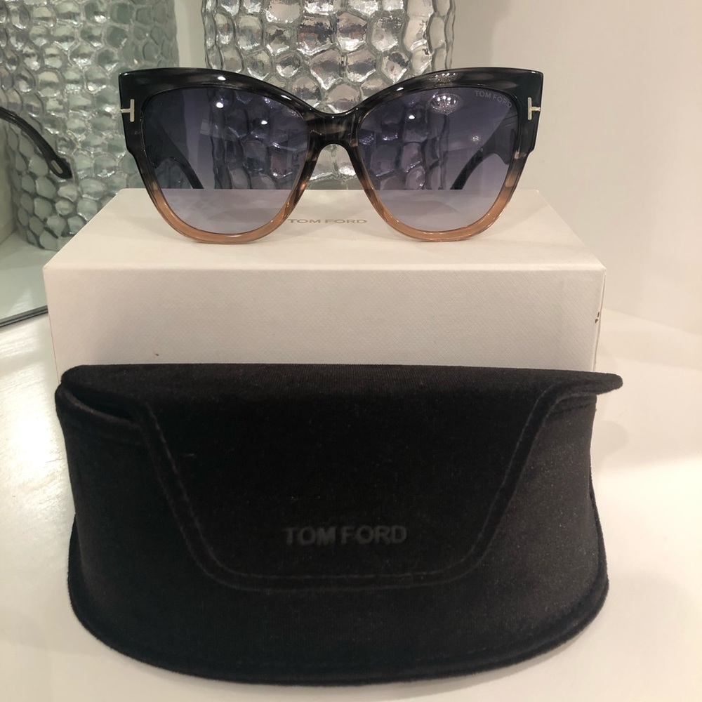 TOM FORD ANOUSHKA CATEYE SUNGLASSES
